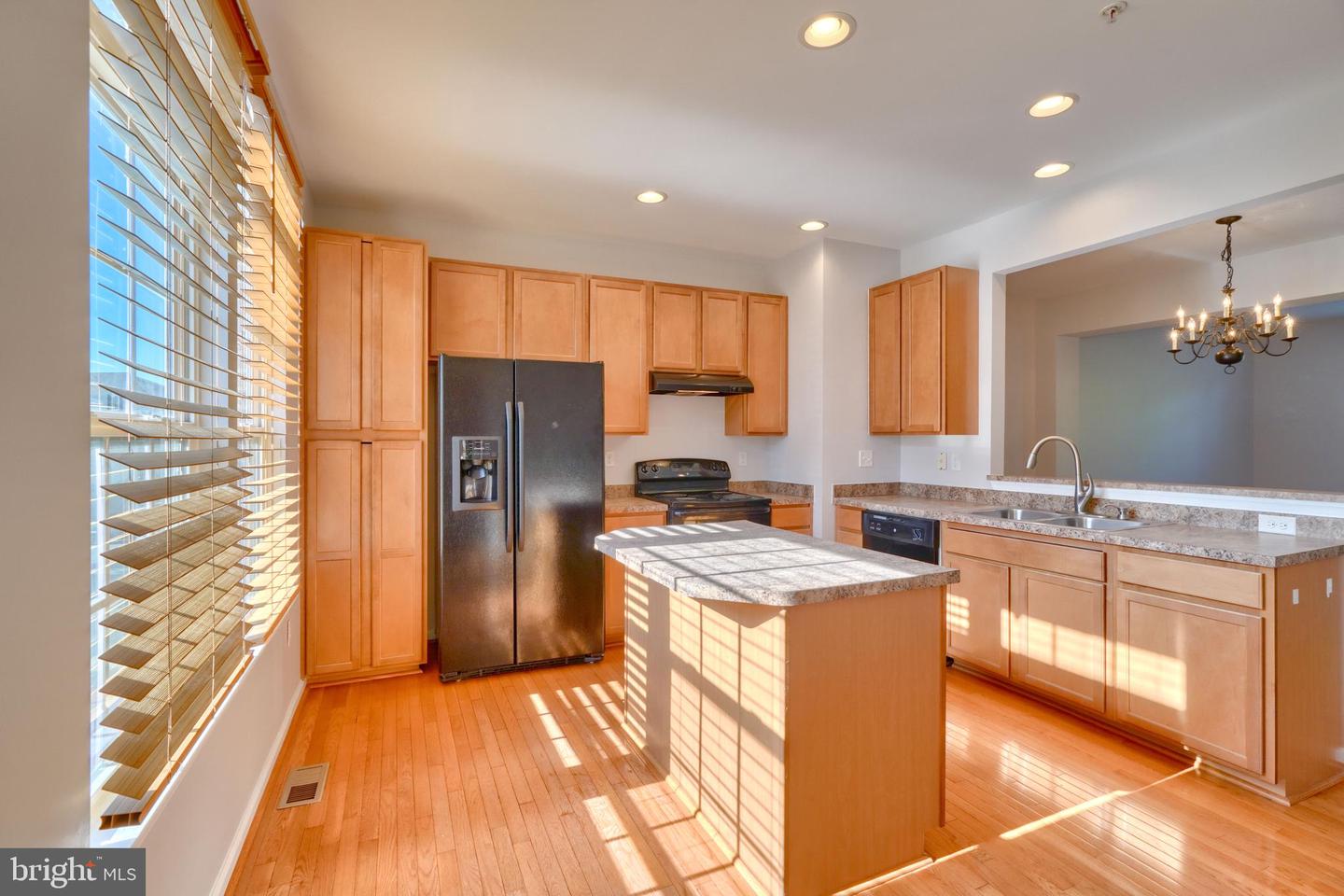 Photo 11 of 38 of 9322 Paragon Way #36 townhome