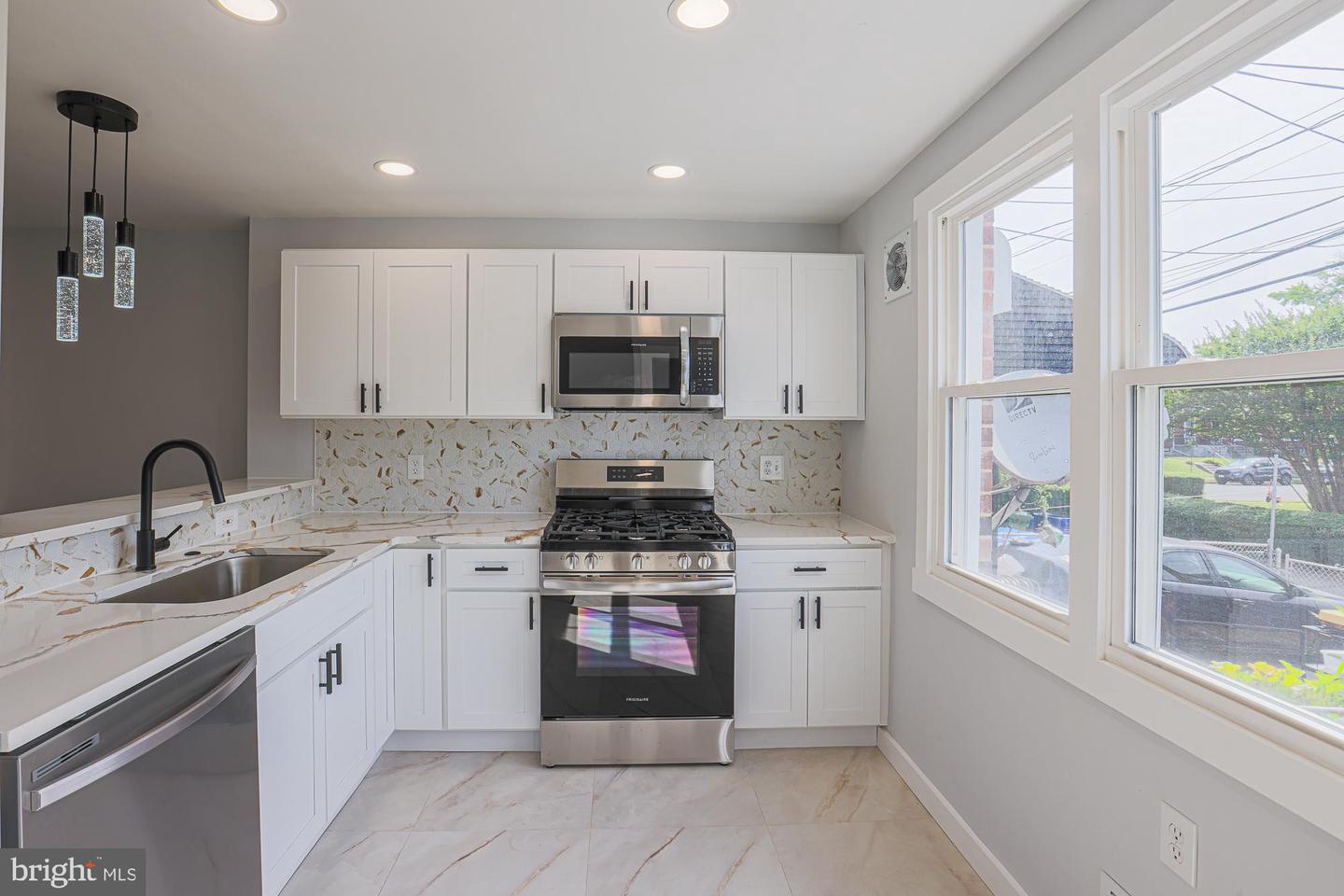 Photo 14 of 47 of 4209 Crest Heights Rd townhome
