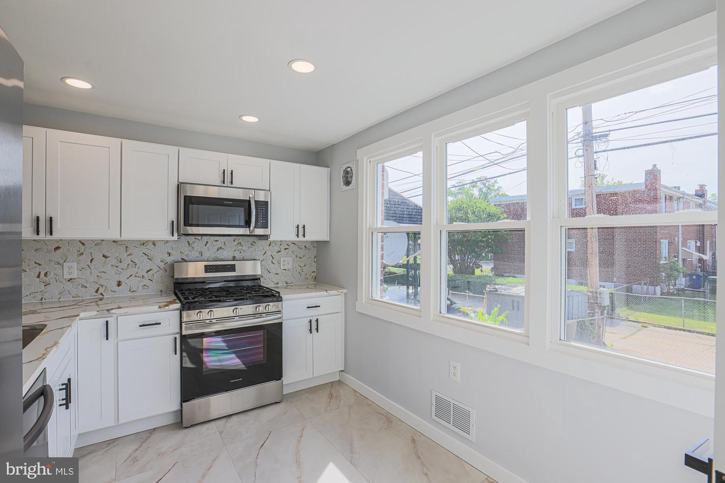 Photo 15 of 47 of 4209 Crest Heights Rd townhome