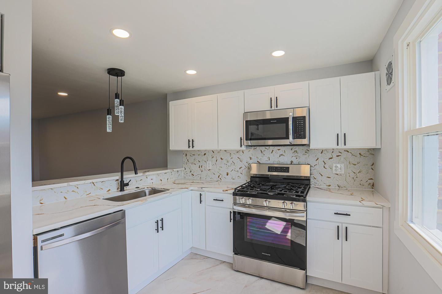 Photo 16 of 47 of 4209 Crest Heights Rd townhome