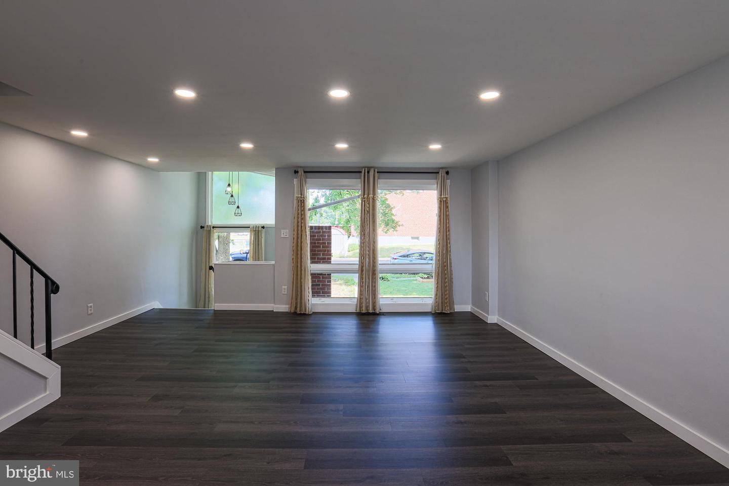 Photo 11 of 47 of 4209 Crest Heights Rd townhome