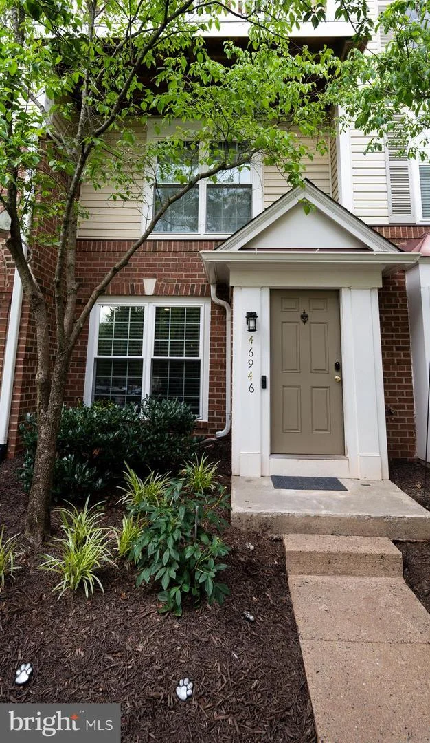 46946 Courtyard Square