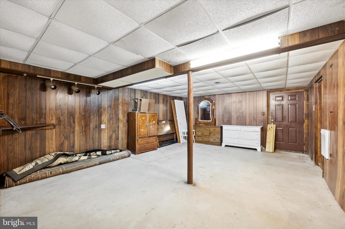 Photo 8 of 18 of 37 Pennypacker Dr multi-family property