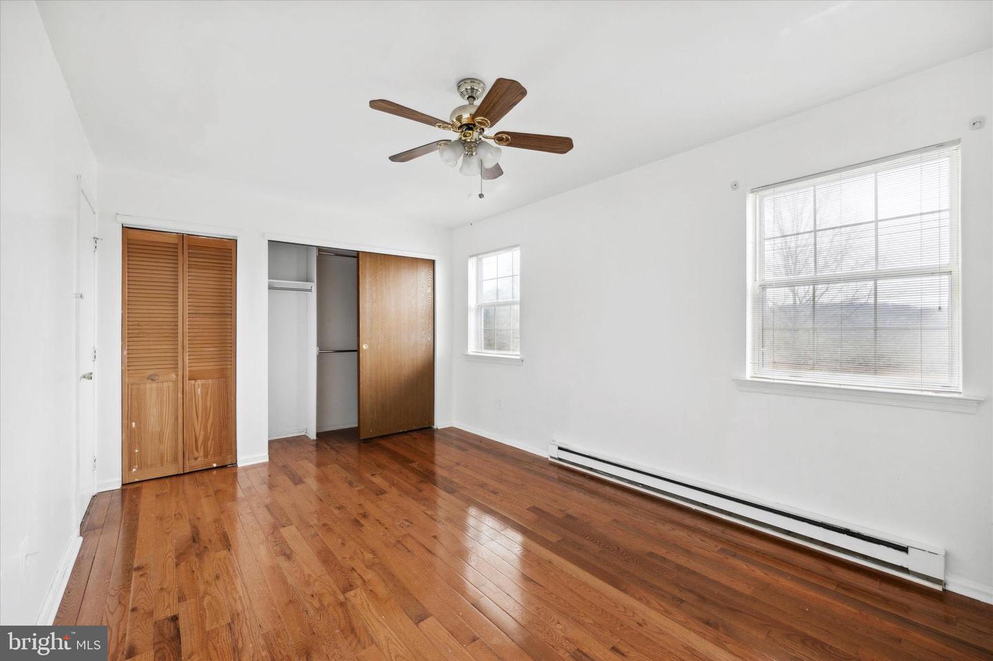 Photo 4 of 18 of 37 Pennypacker Dr multi-family property