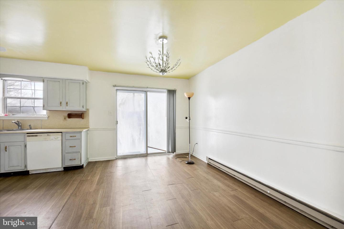 Photo 5 of 18 of 37 Pennypacker Dr multi-family property
