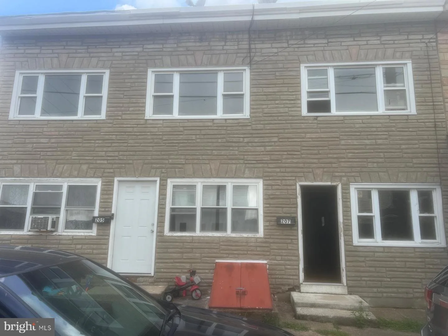 205 E Lloyd Street