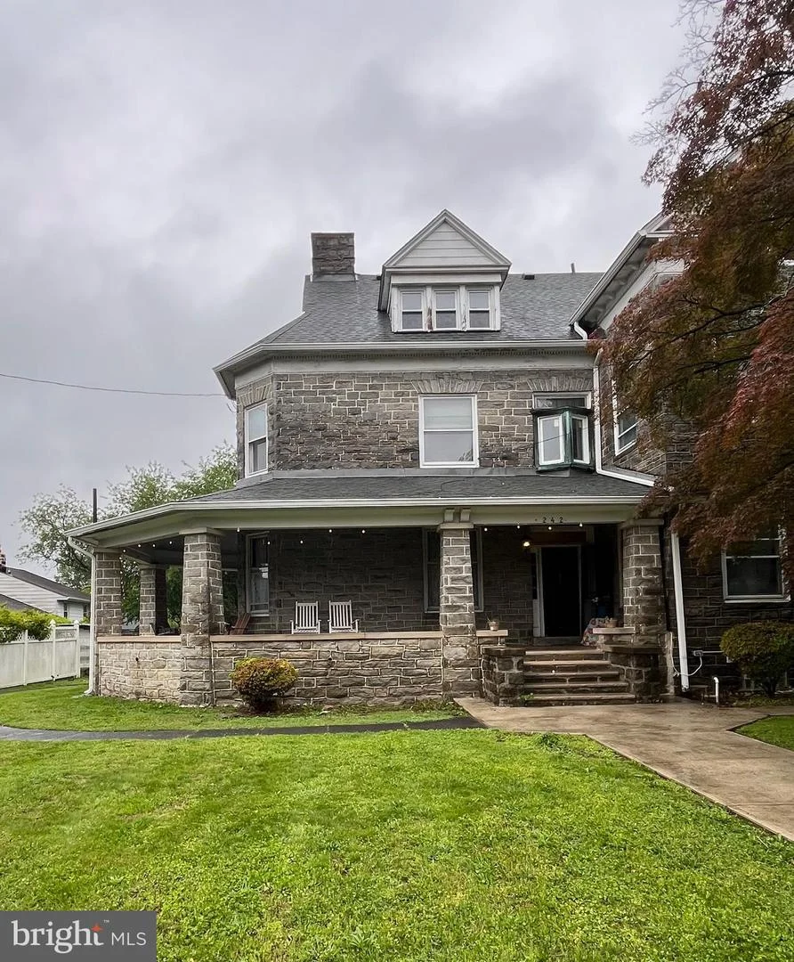 242 N Lansdowne Avenue