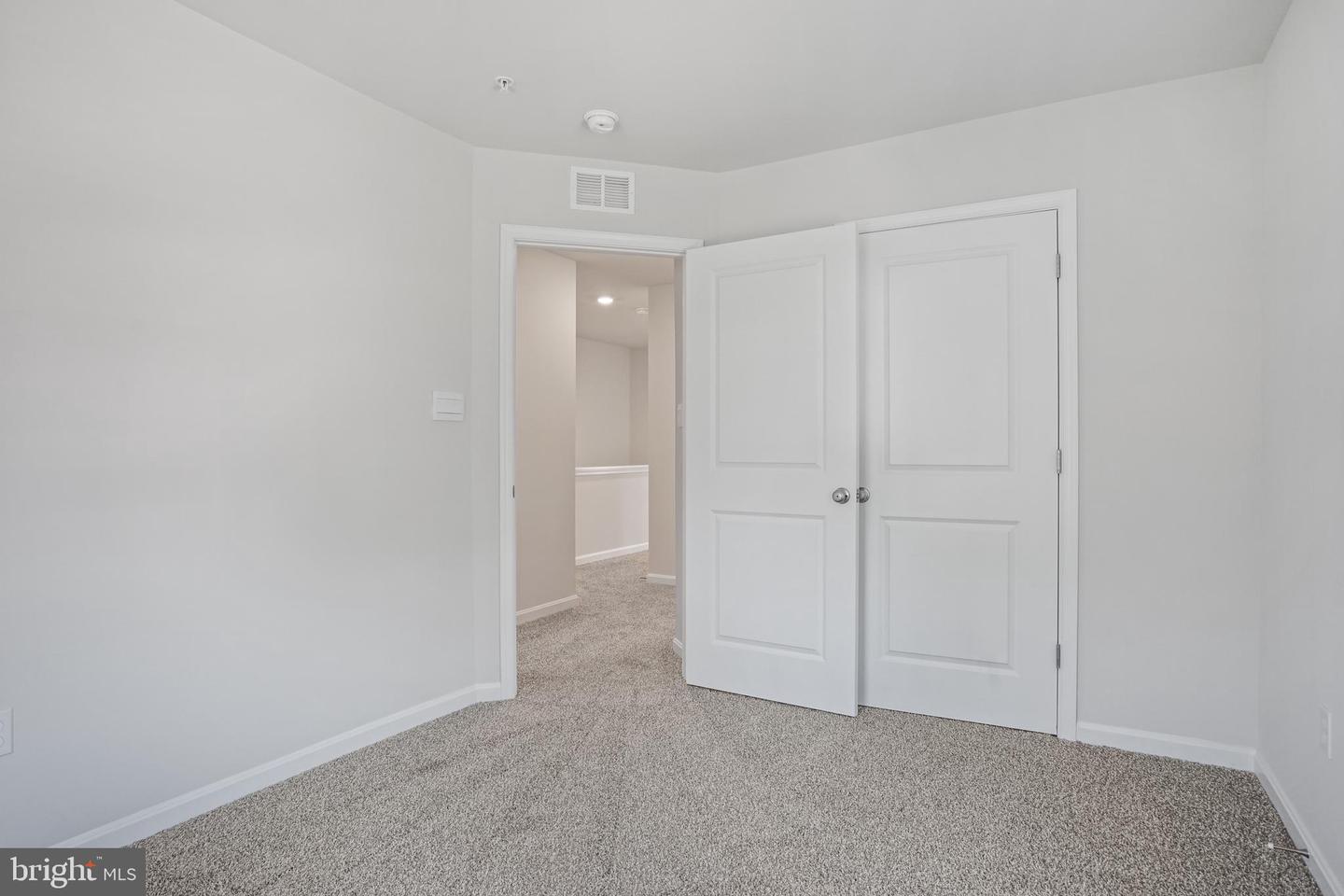 Photo 8 of 38 of 7524 Daybreak Dr townhome