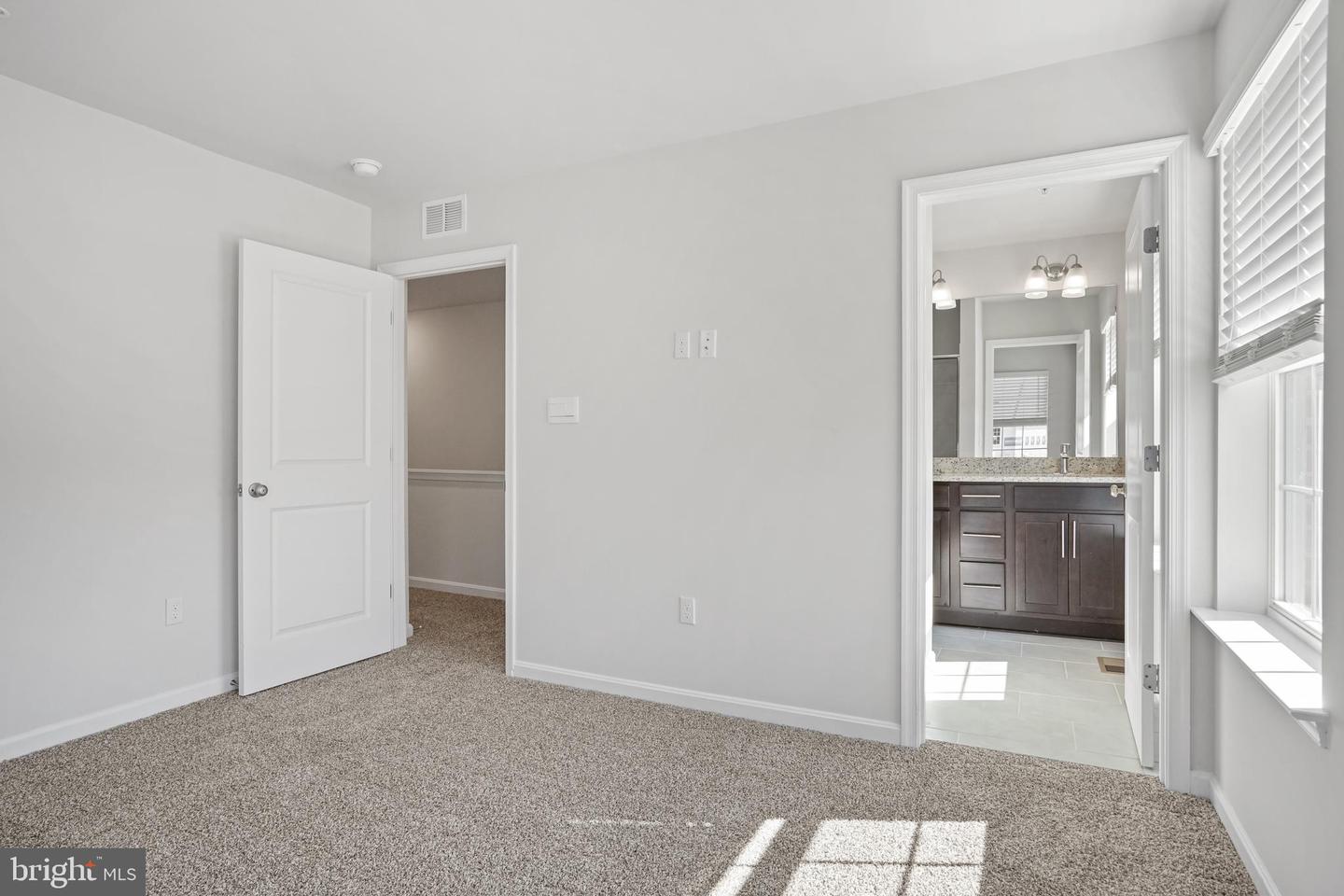 Photo 4 of 38 of 7524 Daybreak Dr townhome