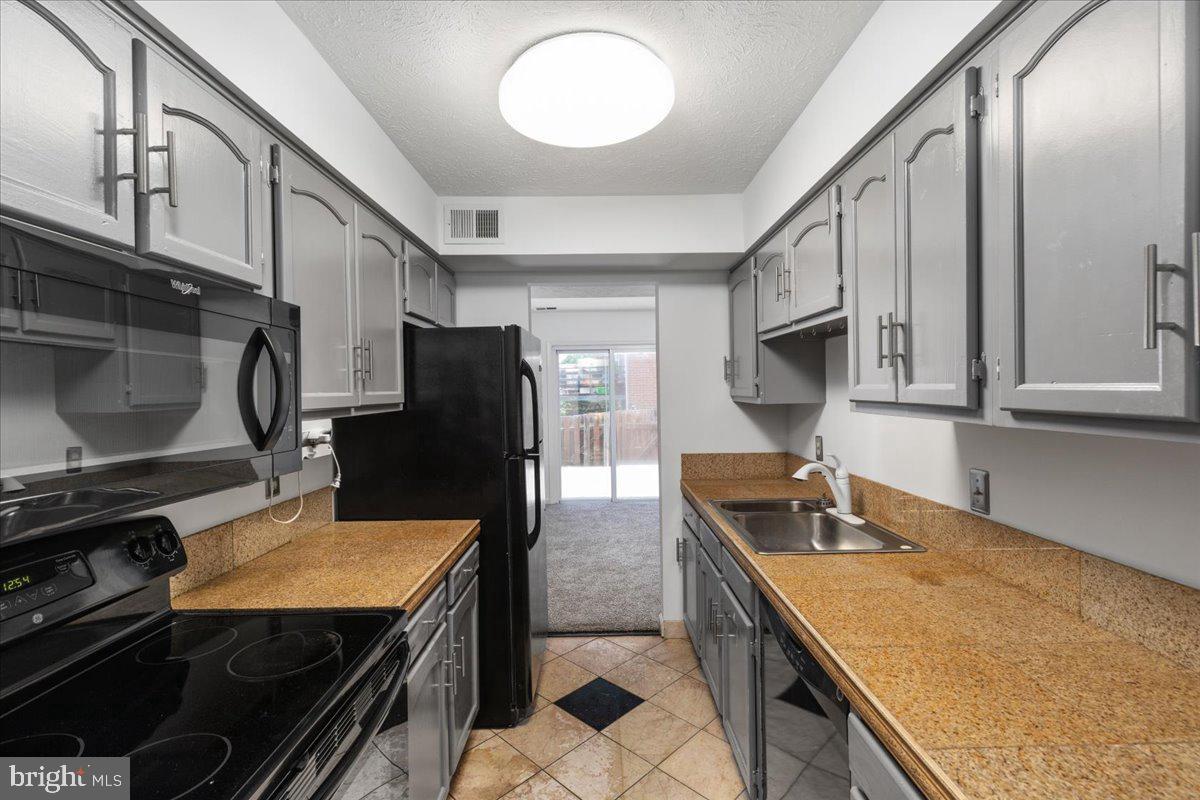 Photo 5 of 17 of 544 Lillard Dr townhome