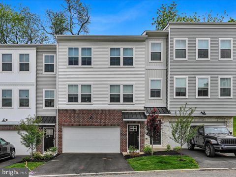 Townhouse in Downingtown PA 17 Four Leaf Drive Dr.jpg