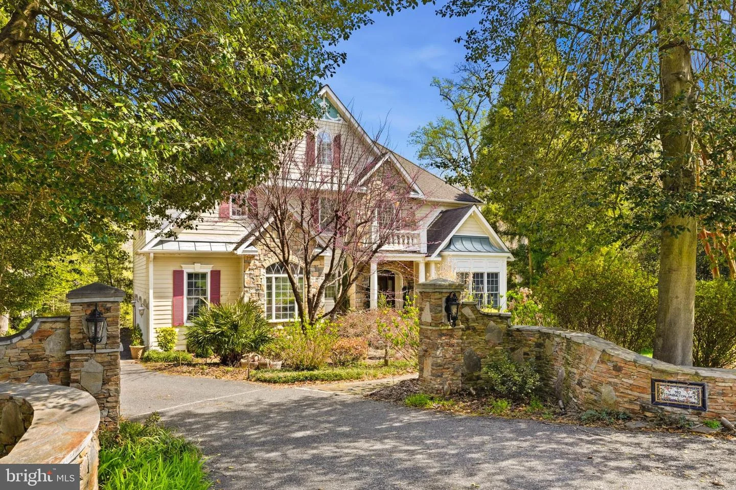 982 Stonington Drive