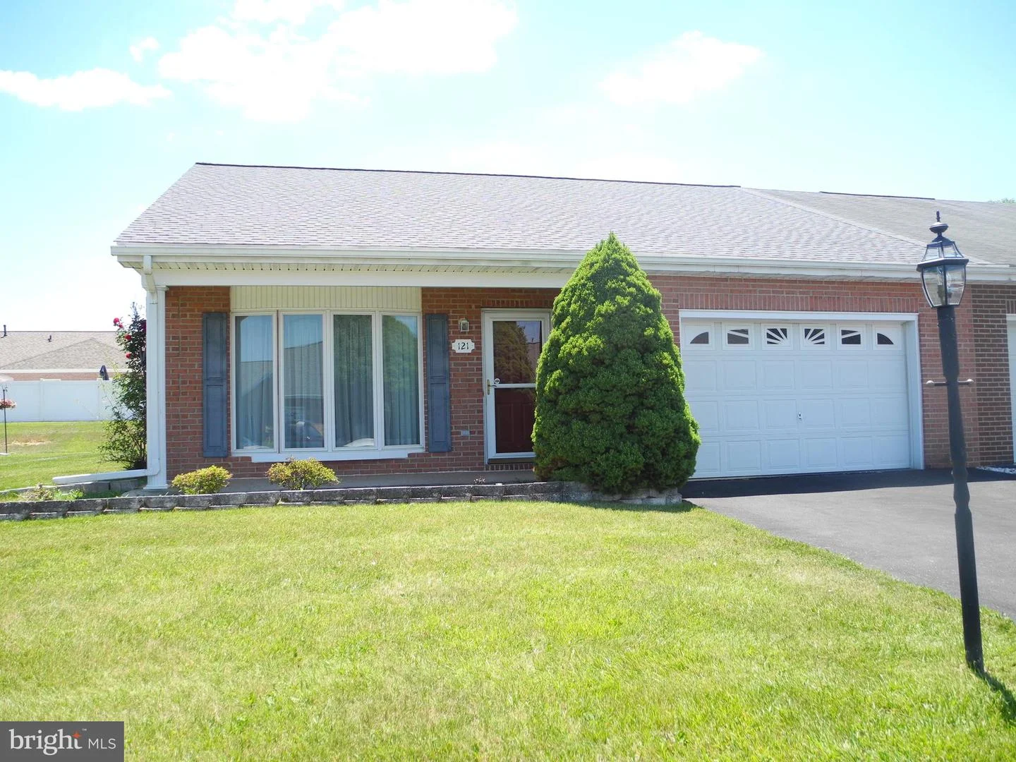 121 Southern Oak Drive