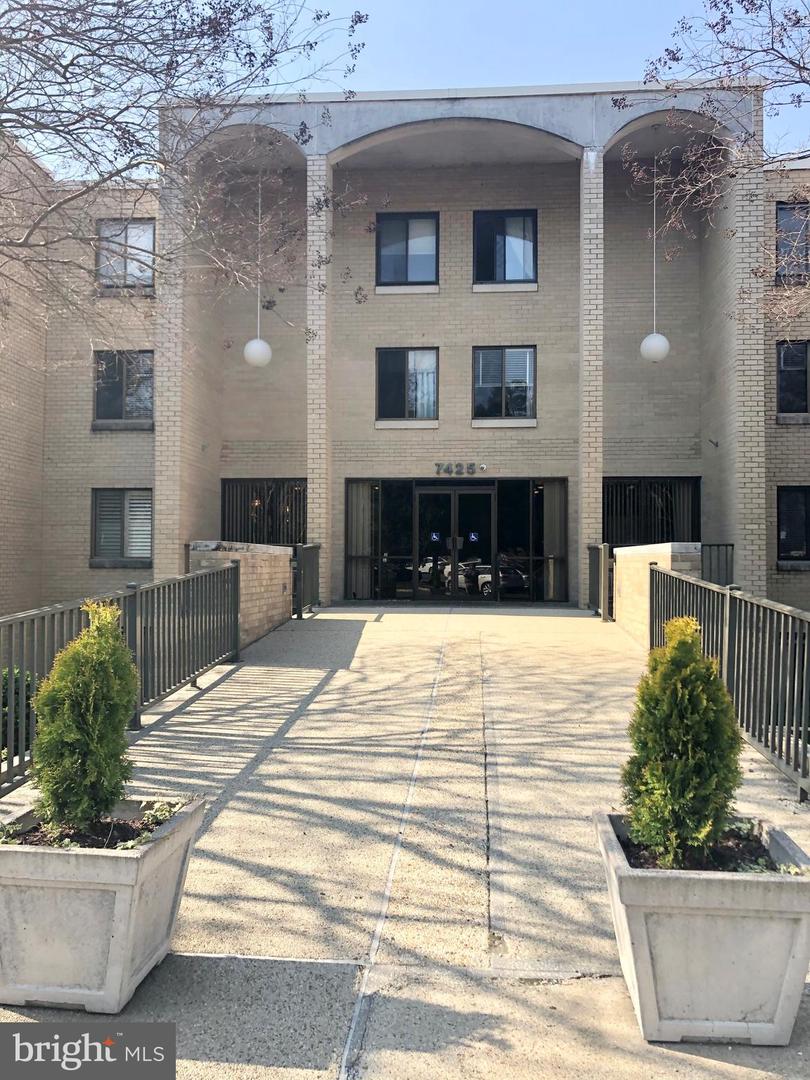 View BETHESDA, MD 20817 condo