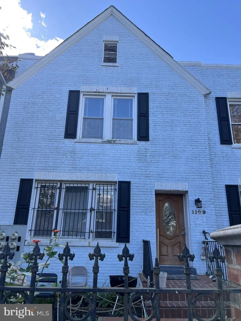 1109 Penn Street NE Unit 4