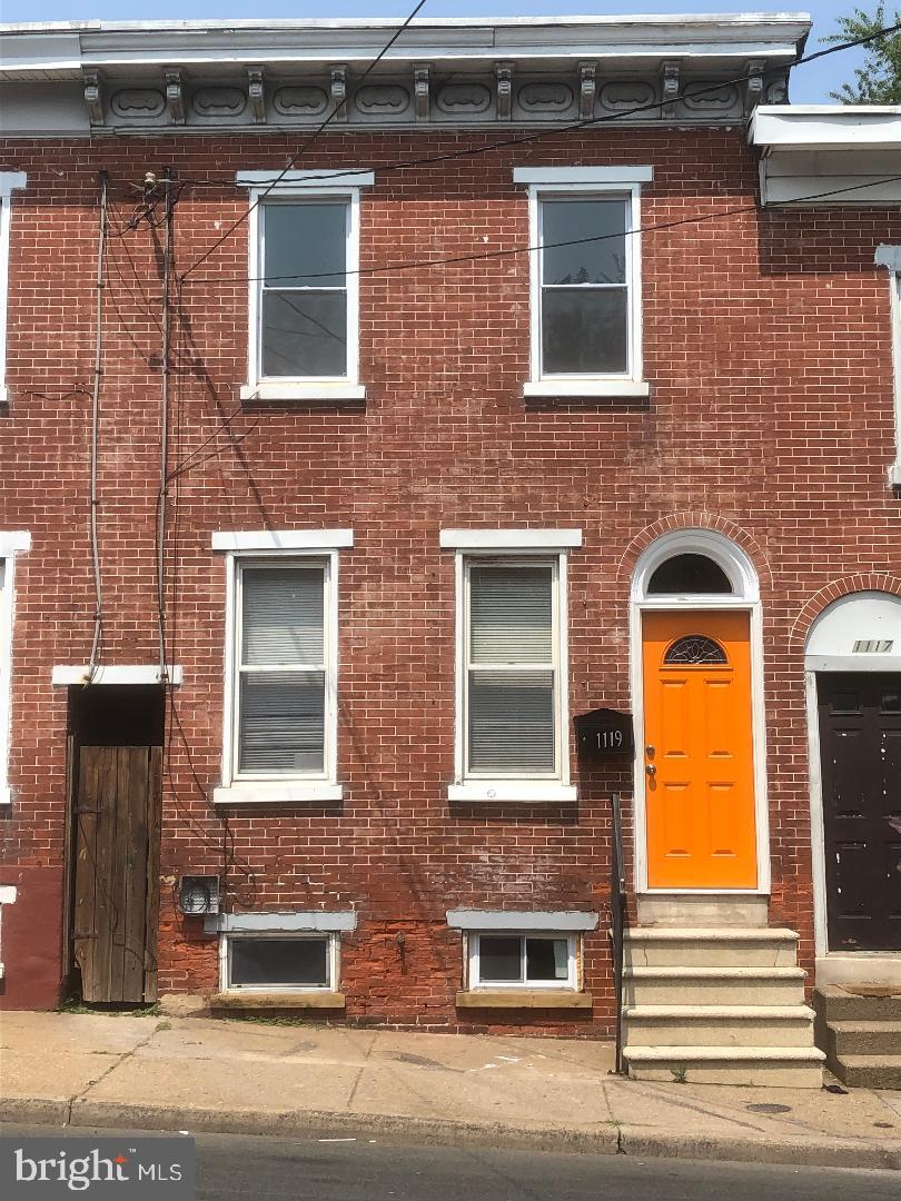 Photo 1 of 19 of 1119 W Second St townhome