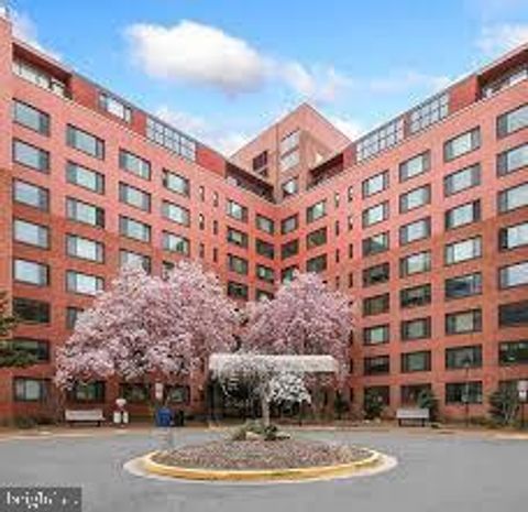 Condominium in Arlington VA 1021 Arlington BOULEVARD.jpg