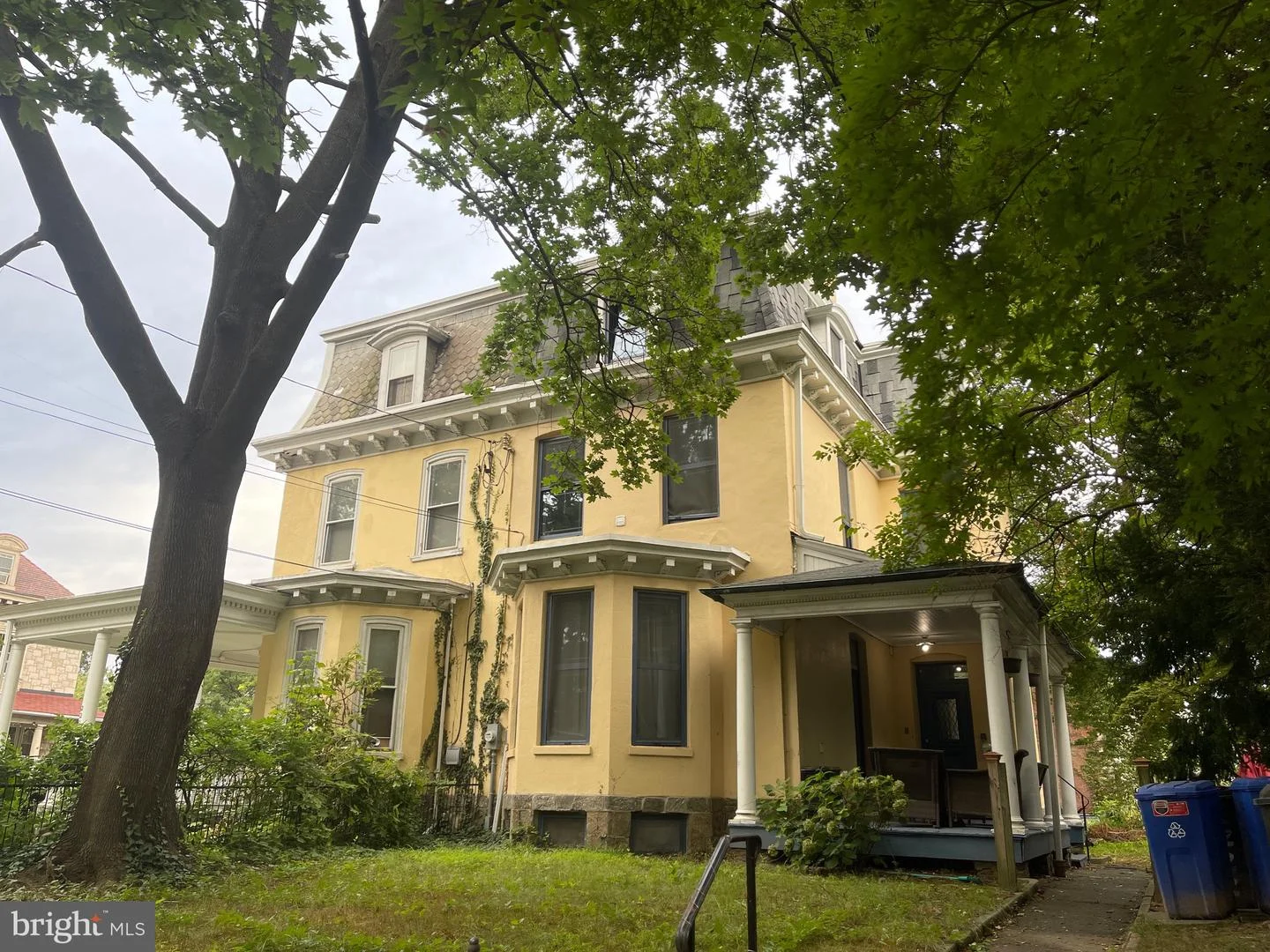 222 W Winona Street