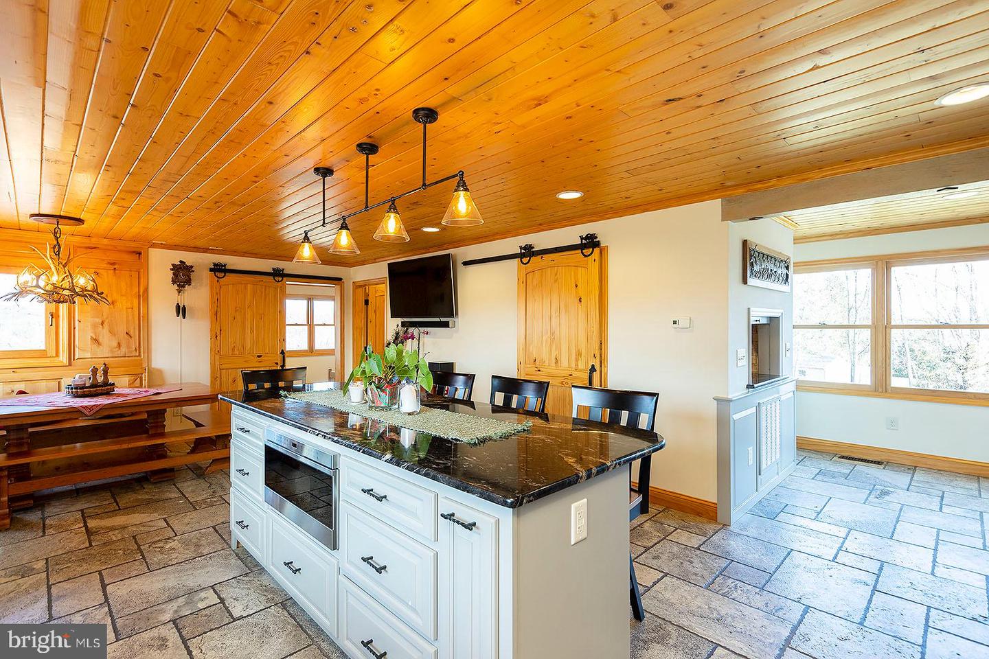 Photo 18 of 103 of 529 Timberlakes Ln house