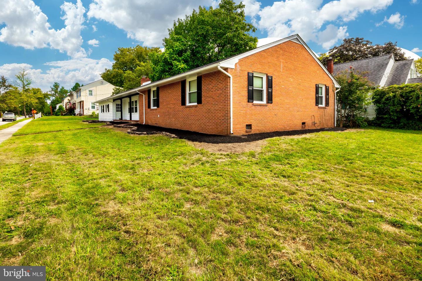 Photo 6 of 15 of 132 S Columbia St house