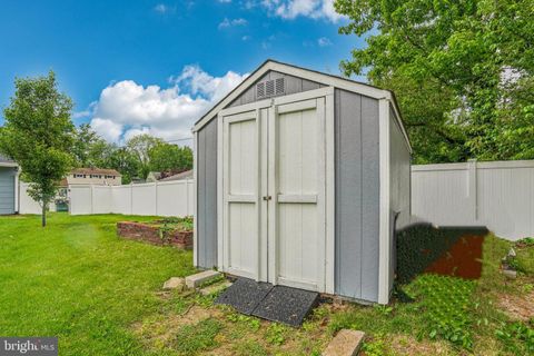 Single Family Residence in Levittown PA 127 Elderberry DRIVE 32.jpg