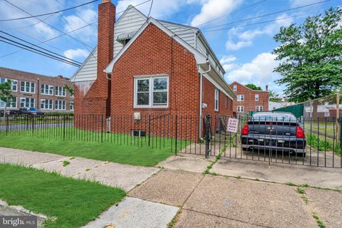 Single Family Residence in Trenton NJ 732 Grand STREET 5.jpg