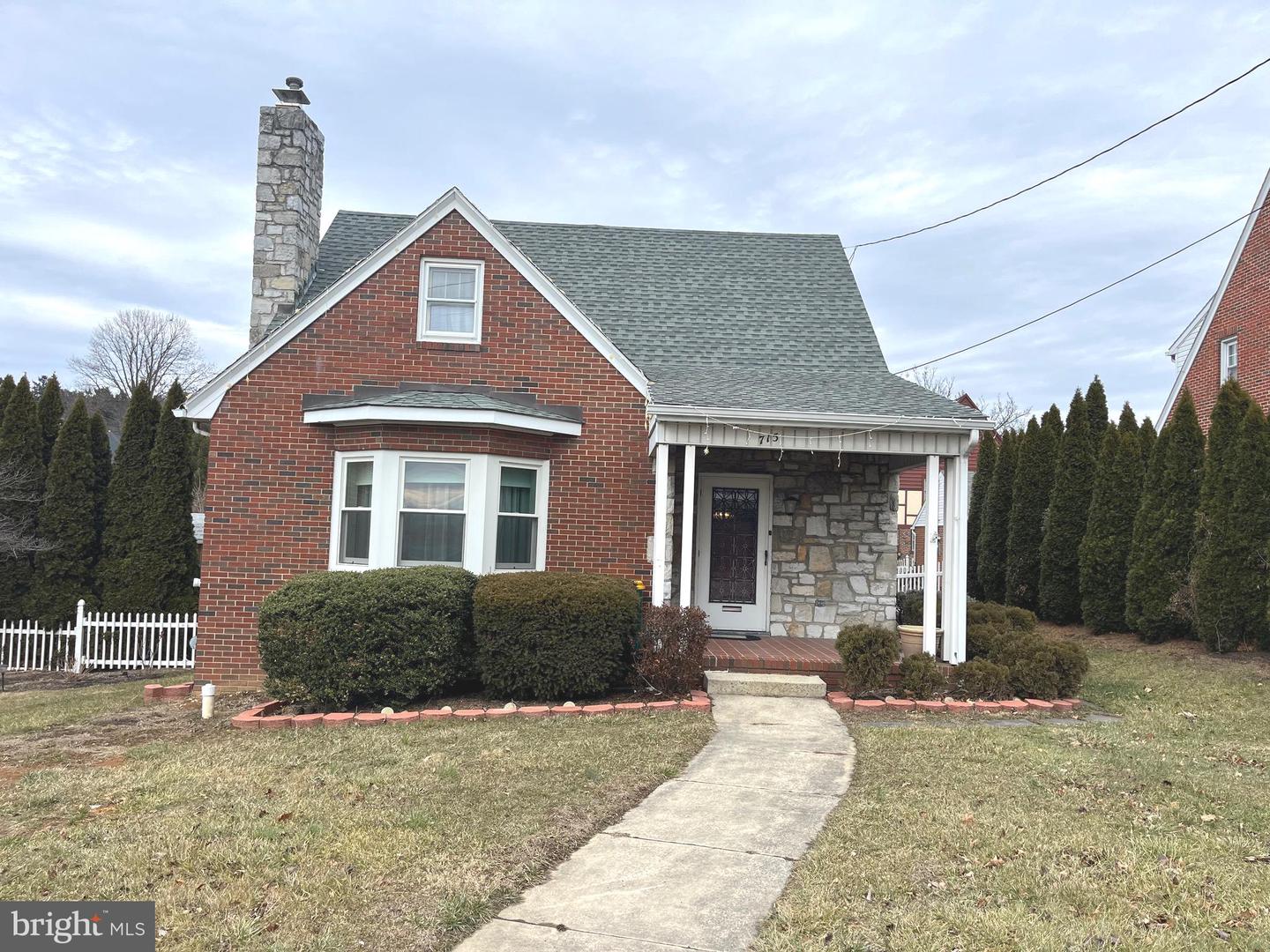 715 Main St