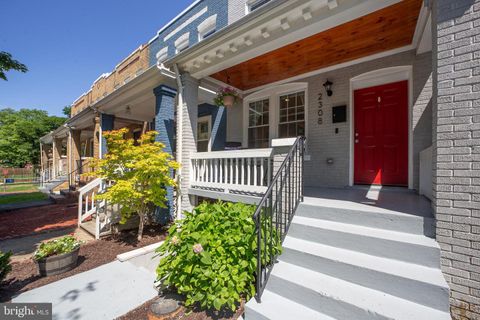 Townhouse in Washington DC 2308 E STREET 1.jpg