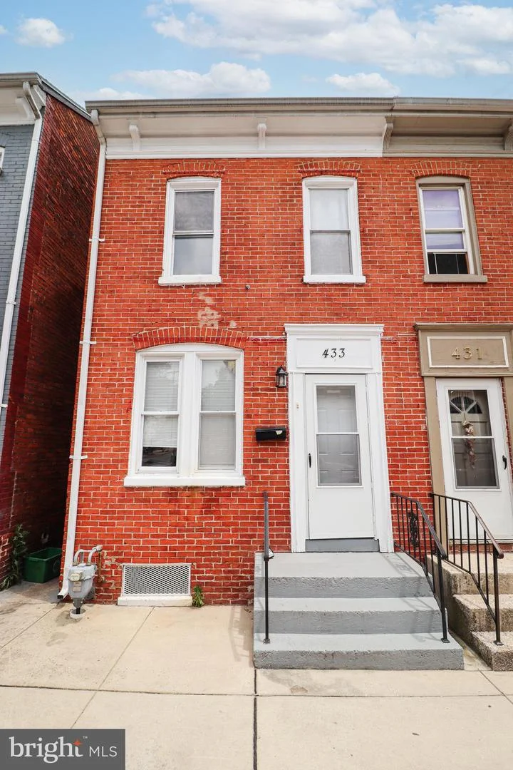 433 Juniper Street
