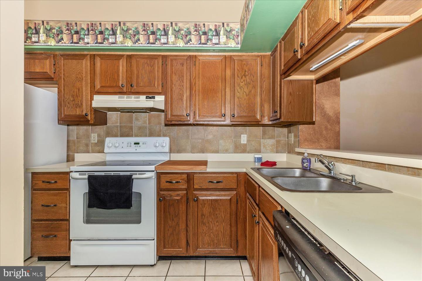 Photo 13 of 29 of 18708 CALEDONIA CT #L condo