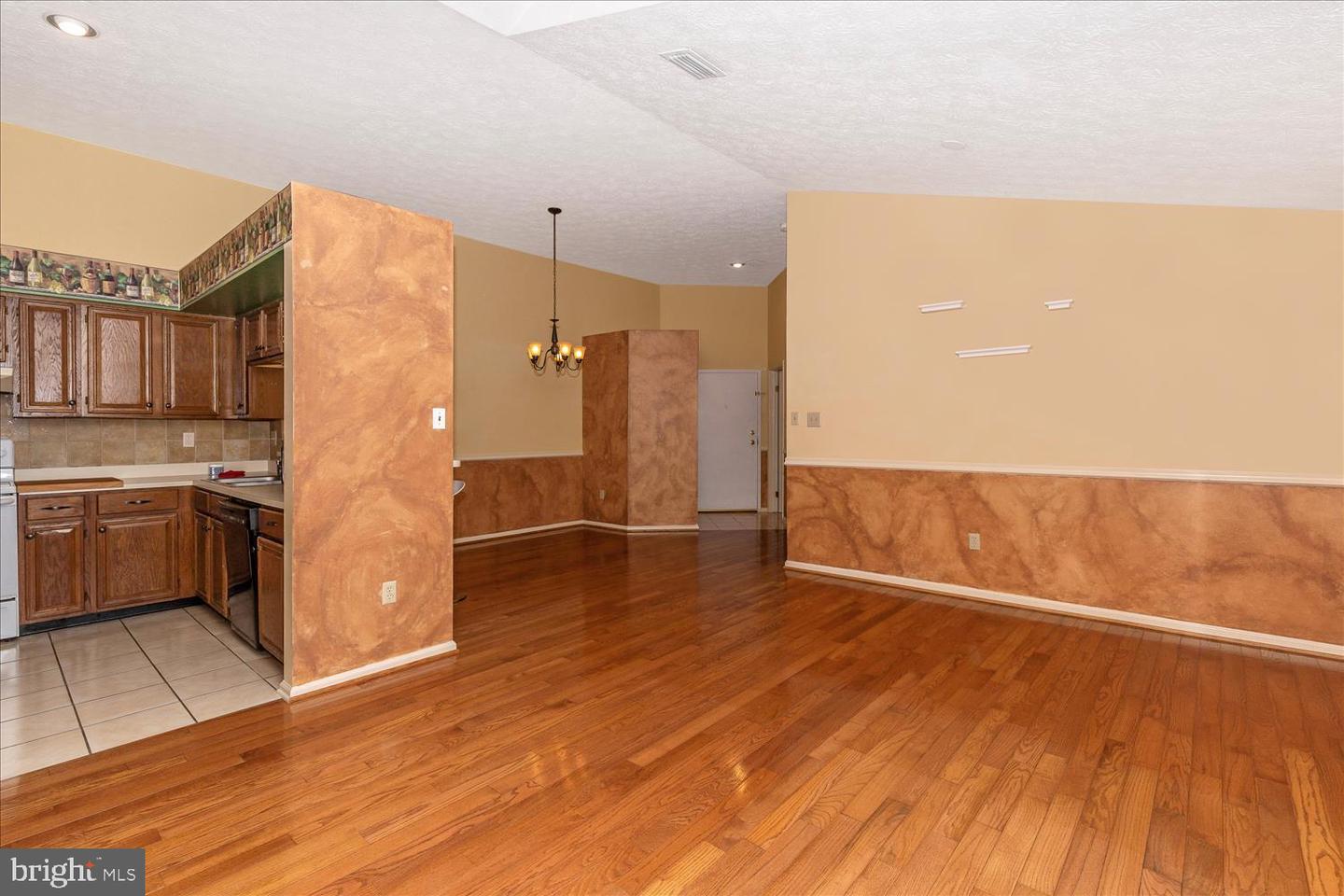 Photo 10 of 29 of 18708 CALEDONIA CT #L condo