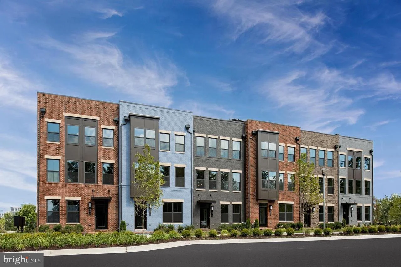 13041 Hattontown Square