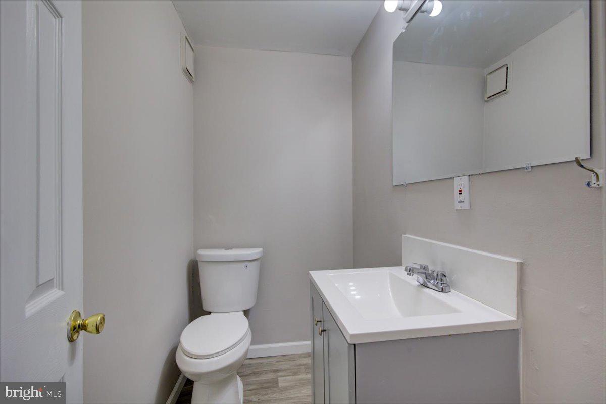 Photo 12 of 28 of 1028 Walnut St townhome