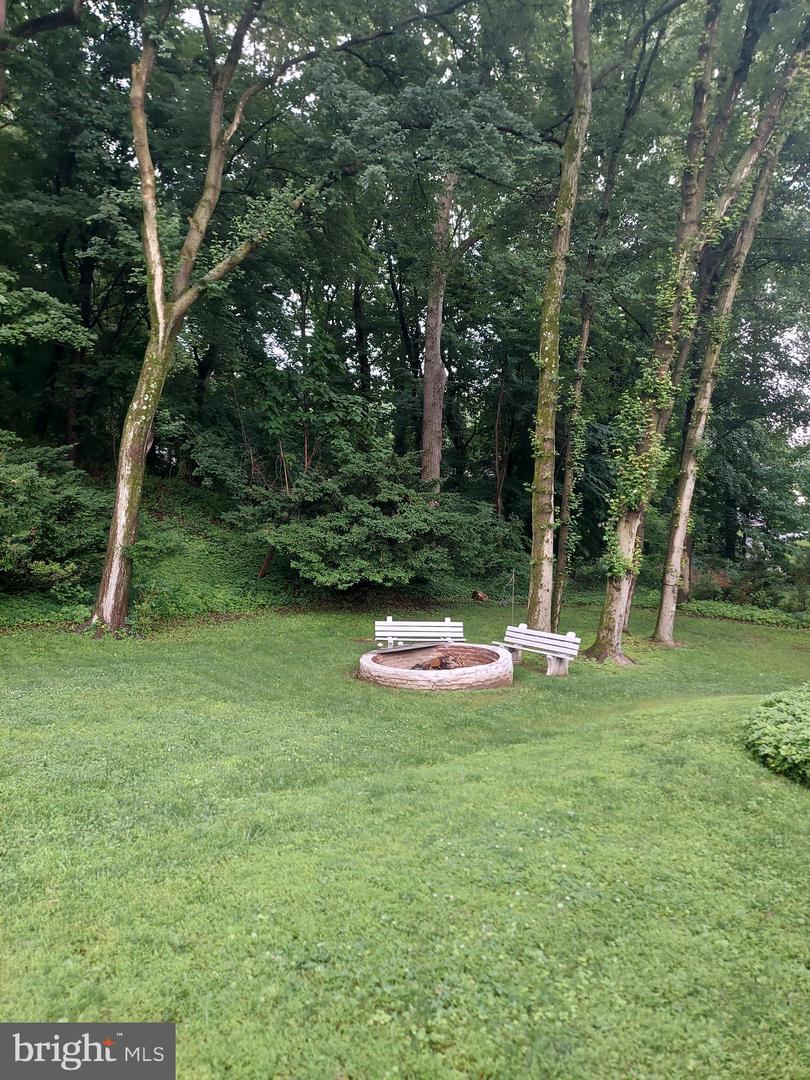 Photo 6 of 56 of 102 Brent Dr house