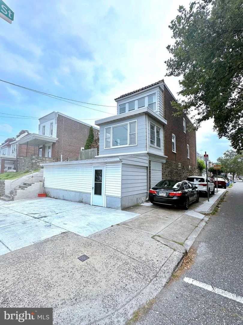1528 E Cheltenham Avenue