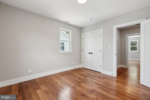 Single Family Residence in Arlington VA 5726 20th STREET 34.jpg