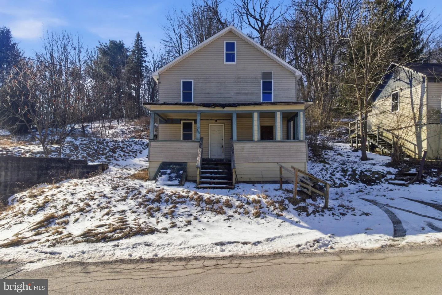 305 Quarry Avenue