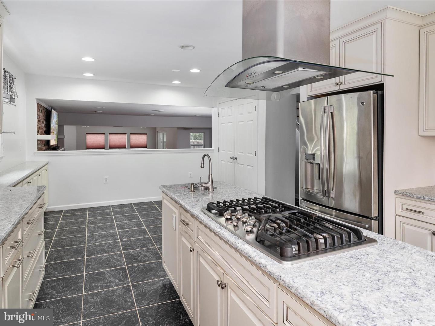 Photo 6 of 46 of 434 Fairford Ct house