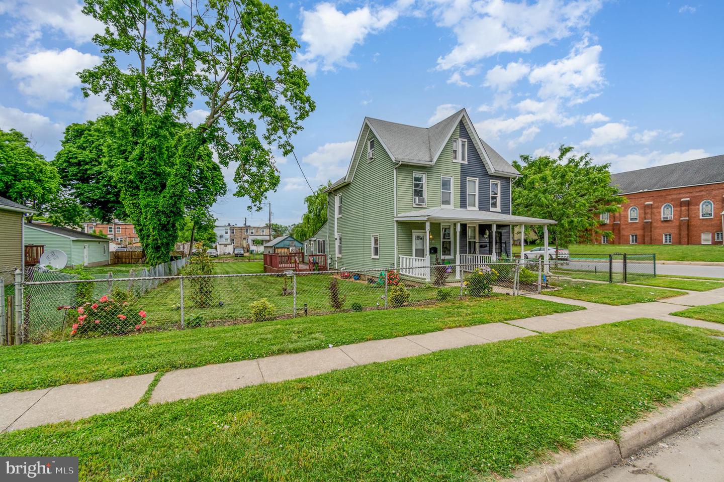 Photo 4 of 31 of 430 Annabel Ave multi-family property
