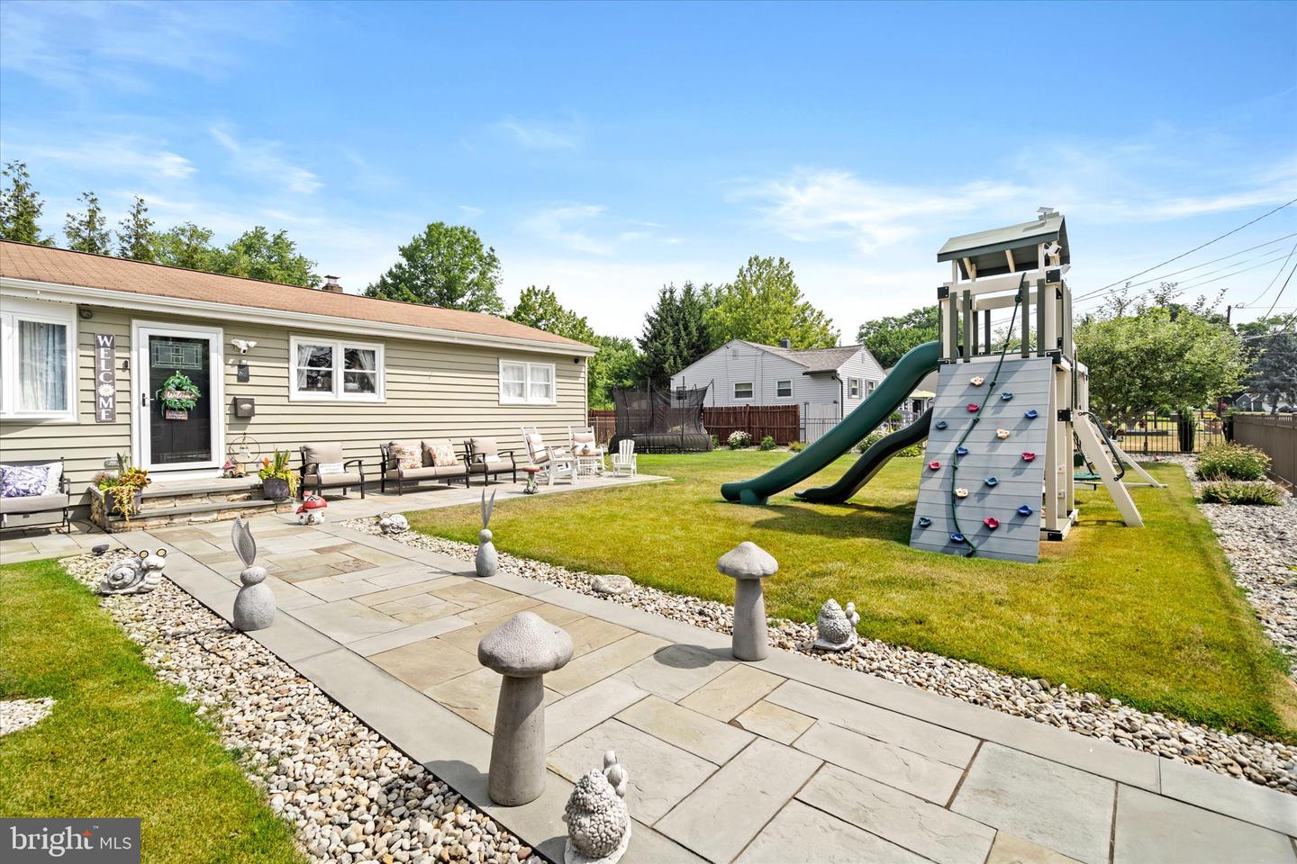 Photo 3 of 37 of 1 Stoneham Rd house