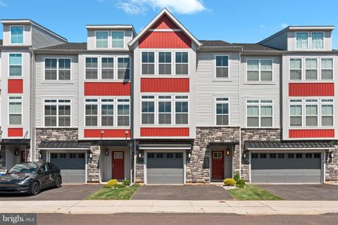 Townhouse in Perkasie PA 70 Independence COURT.jpg