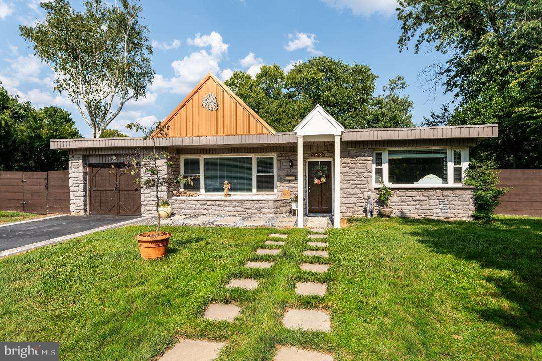 View Broomall, PA 19008 house