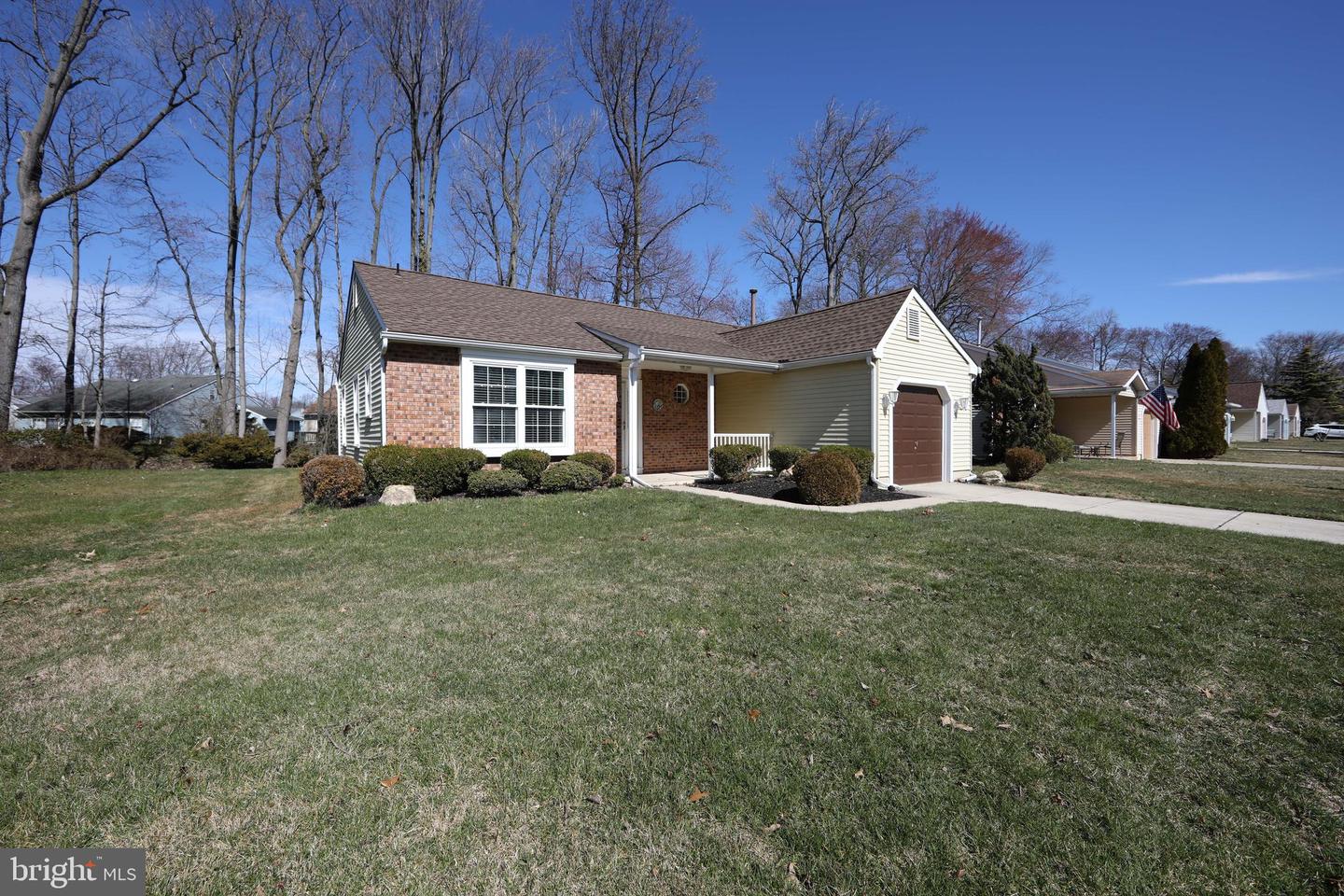 Photo 1 of 32 of 20 Kelly Dr house