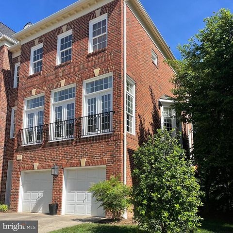 Townhouse in Potomac Falls VA 47776 Scotsborough SQUARE.jpg