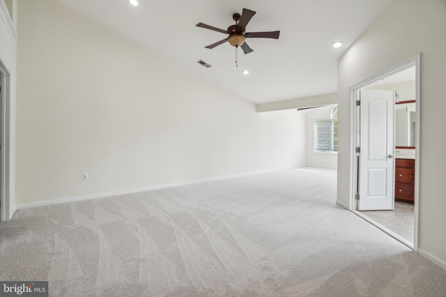 Photo 16 of 29 of 43261 Mitcham Sq townhome