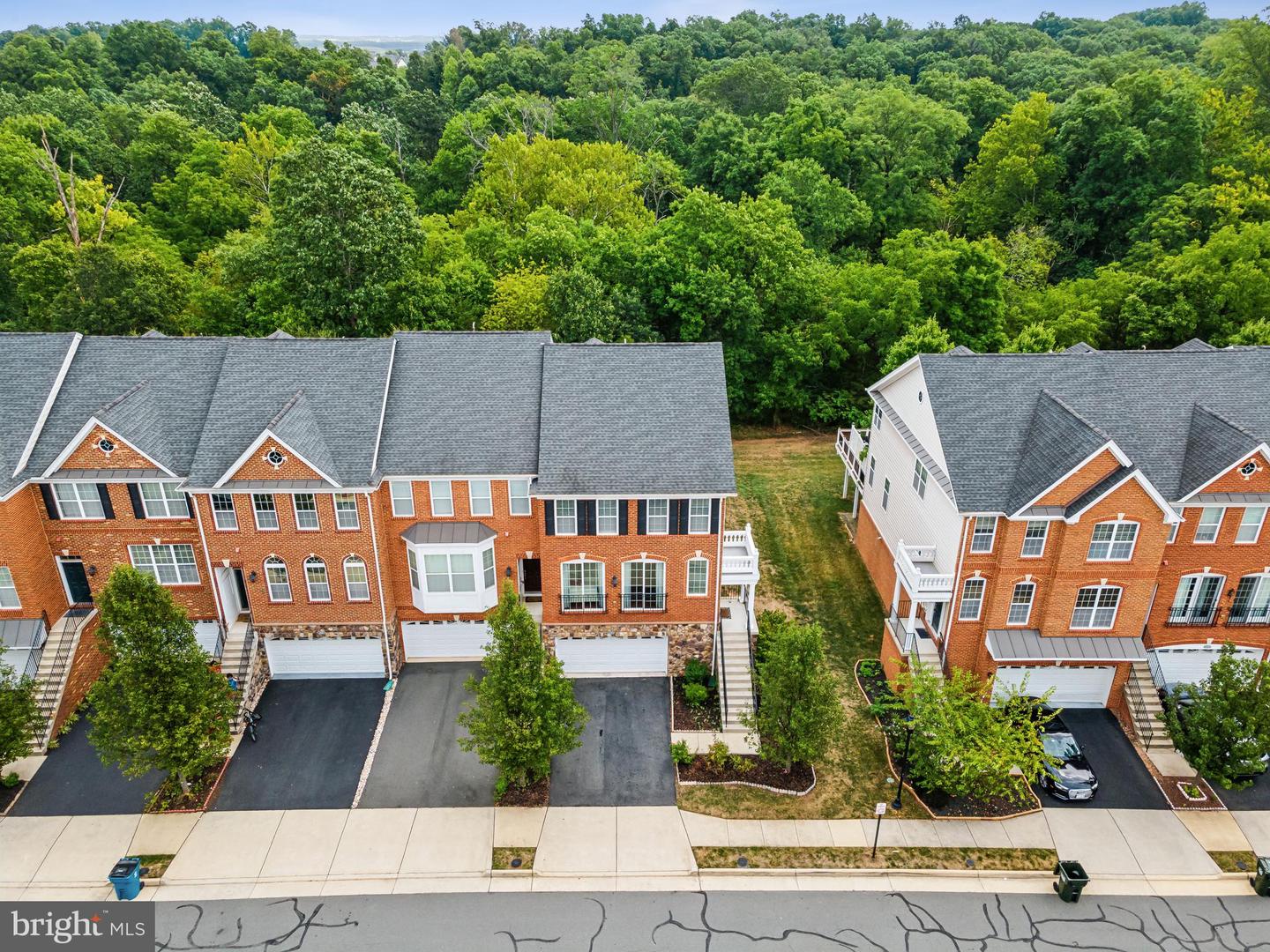Photo 2 of 29 of 43261 Mitcham Sq townhome