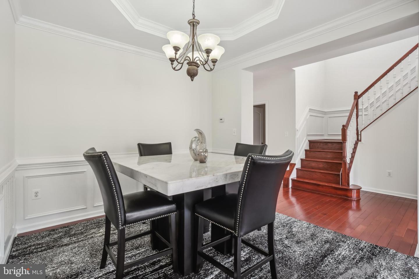 Photo 10 of 29 of 43261 Mitcham Sq townhome