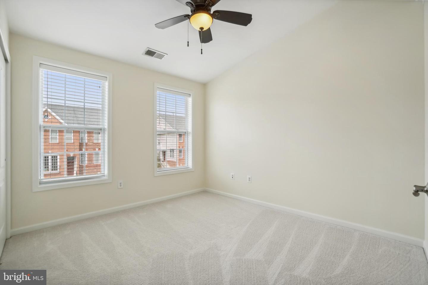 Photo 21 of 29 of 43261 Mitcham Sq townhome