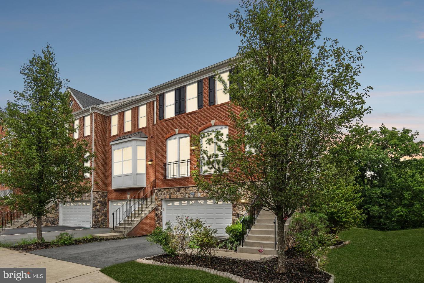 Photo 3 of 29 of 43261 Mitcham Sq townhome