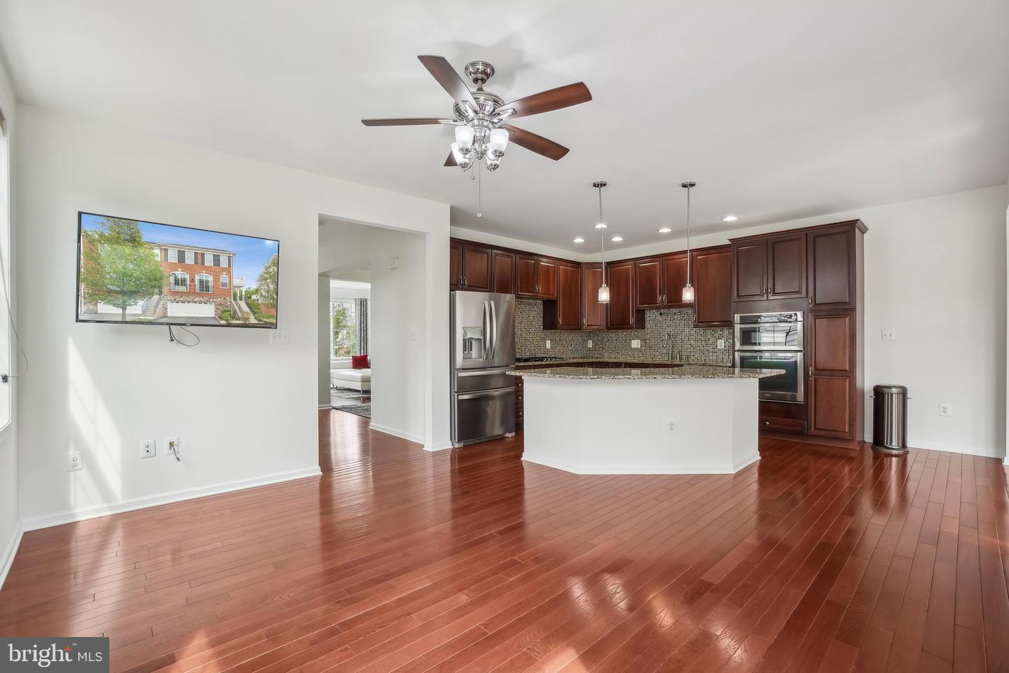Photo 13 of 29 of 43261 Mitcham Sq townhome